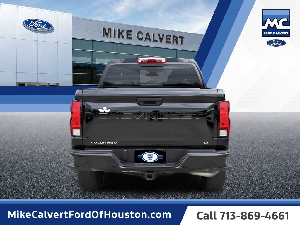 Used 2025 Chevrolet Colorado W/T RWD image 3
