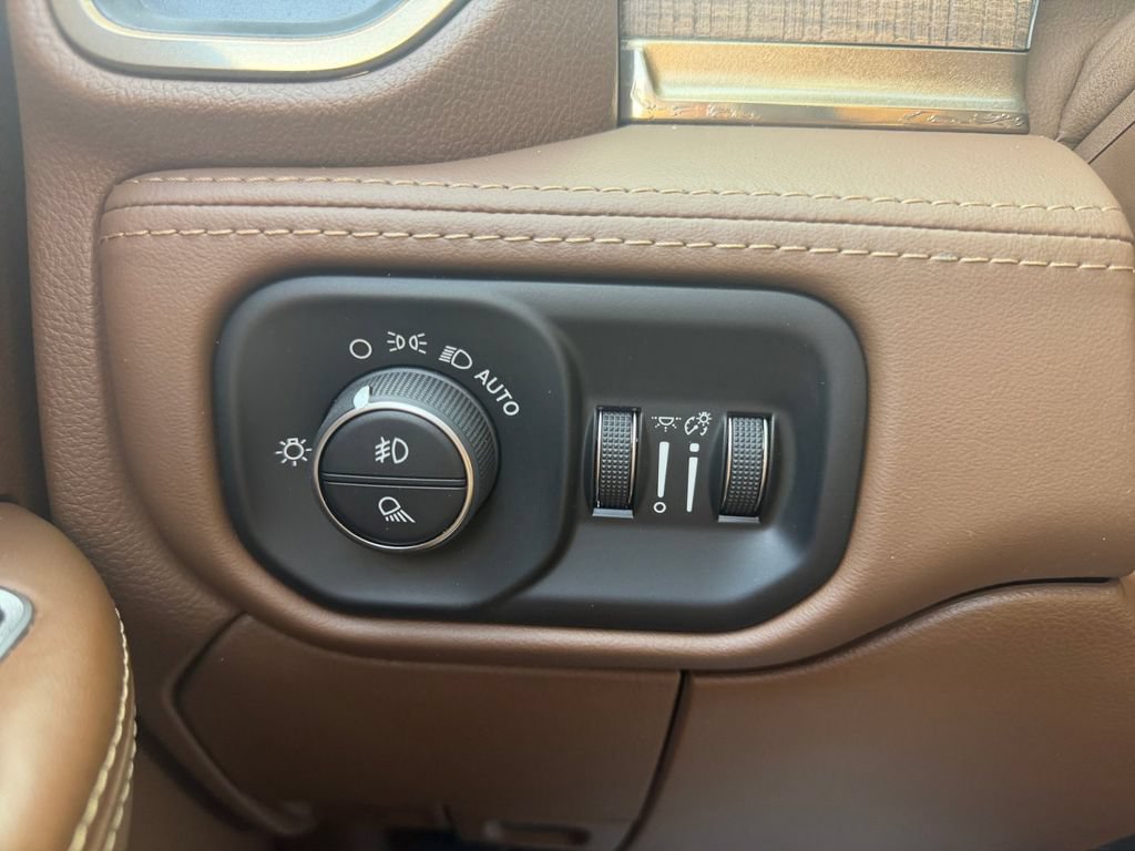 Used 2022 RAM 3500 Limited AWD/4WD image 25