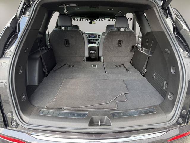Used 2023 Buick Enclave Essence AWD/4WD image 19