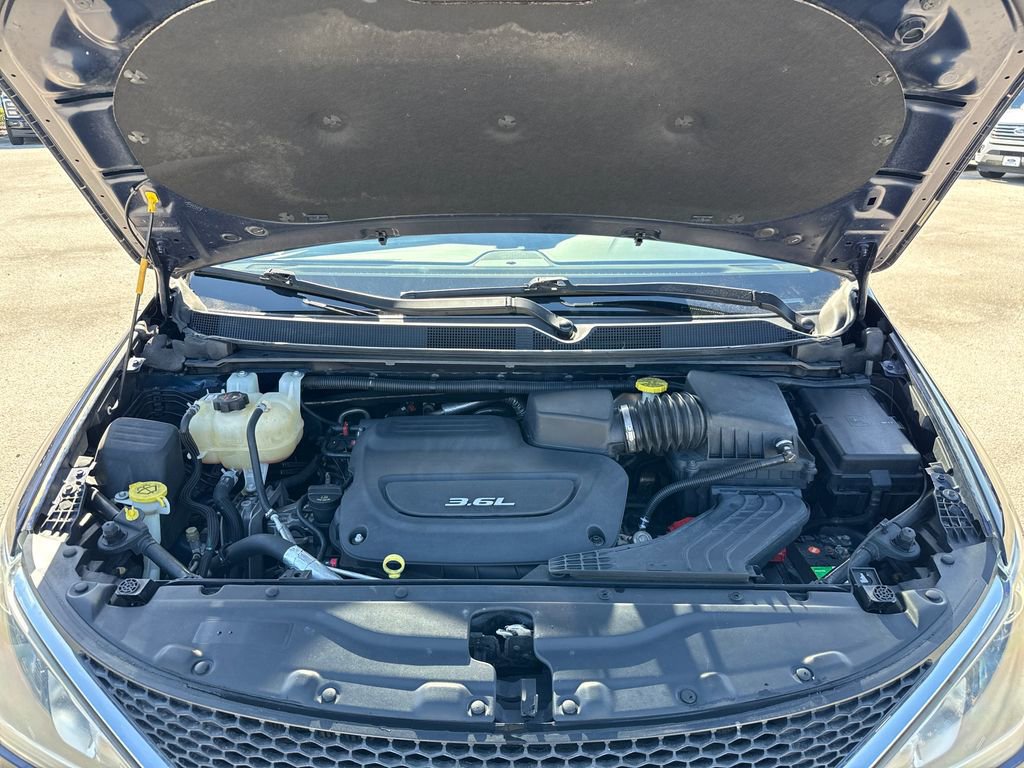 Used 2017 Chrysler Pacifica Touring-L w/ 13 Speaker Alpine Sound Group image 27