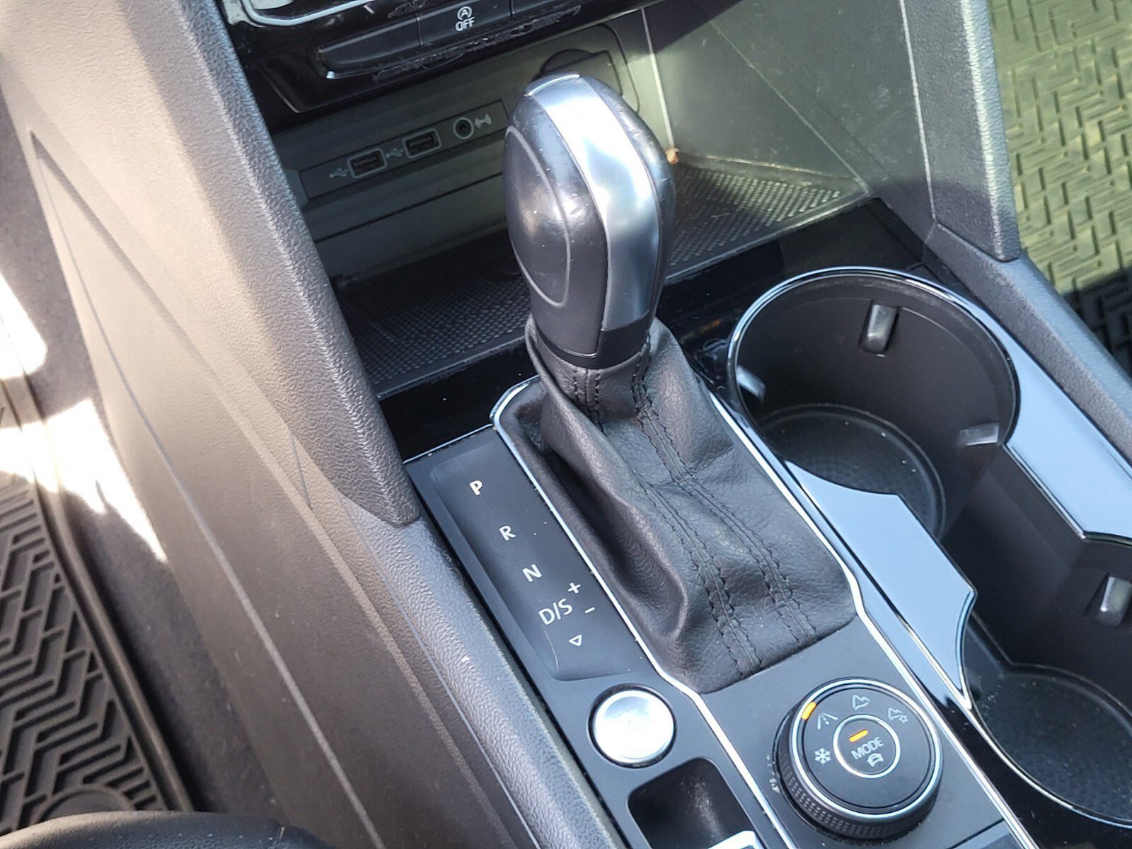 Used 2020 Volkswagen Atlas Cross Sport SEL image 24