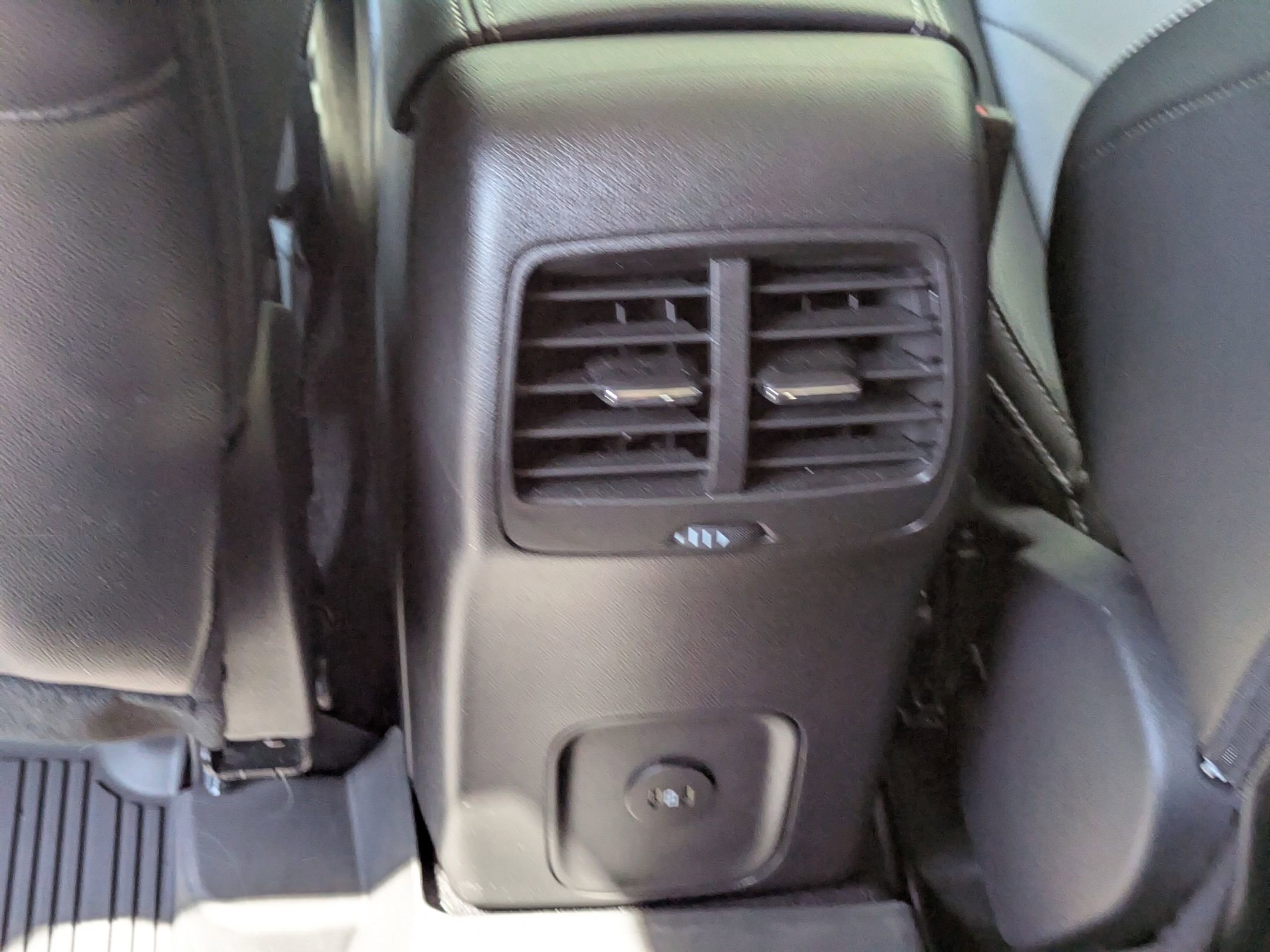 Certified 2025 Ford Escape SE w/ PHEV Premium Package image 32