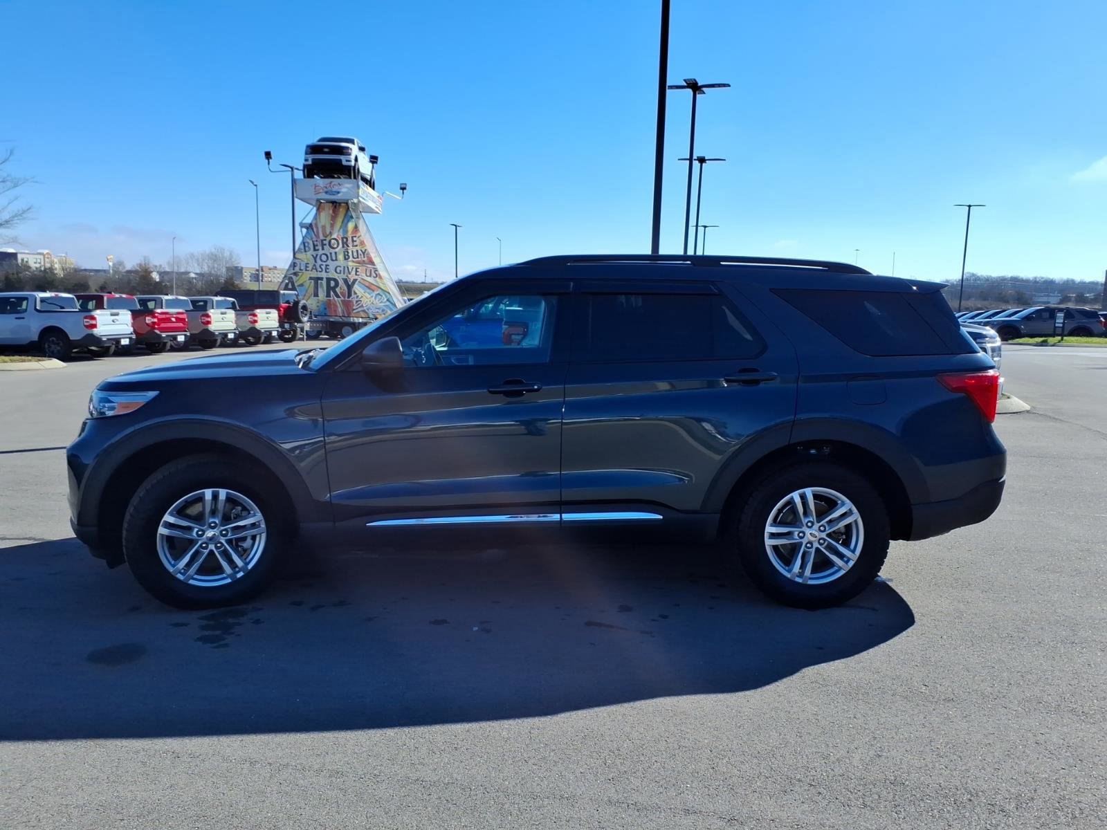 Certified 2023 Ford Explorer XLT w/ Class IV Trailer Tow Package image 2