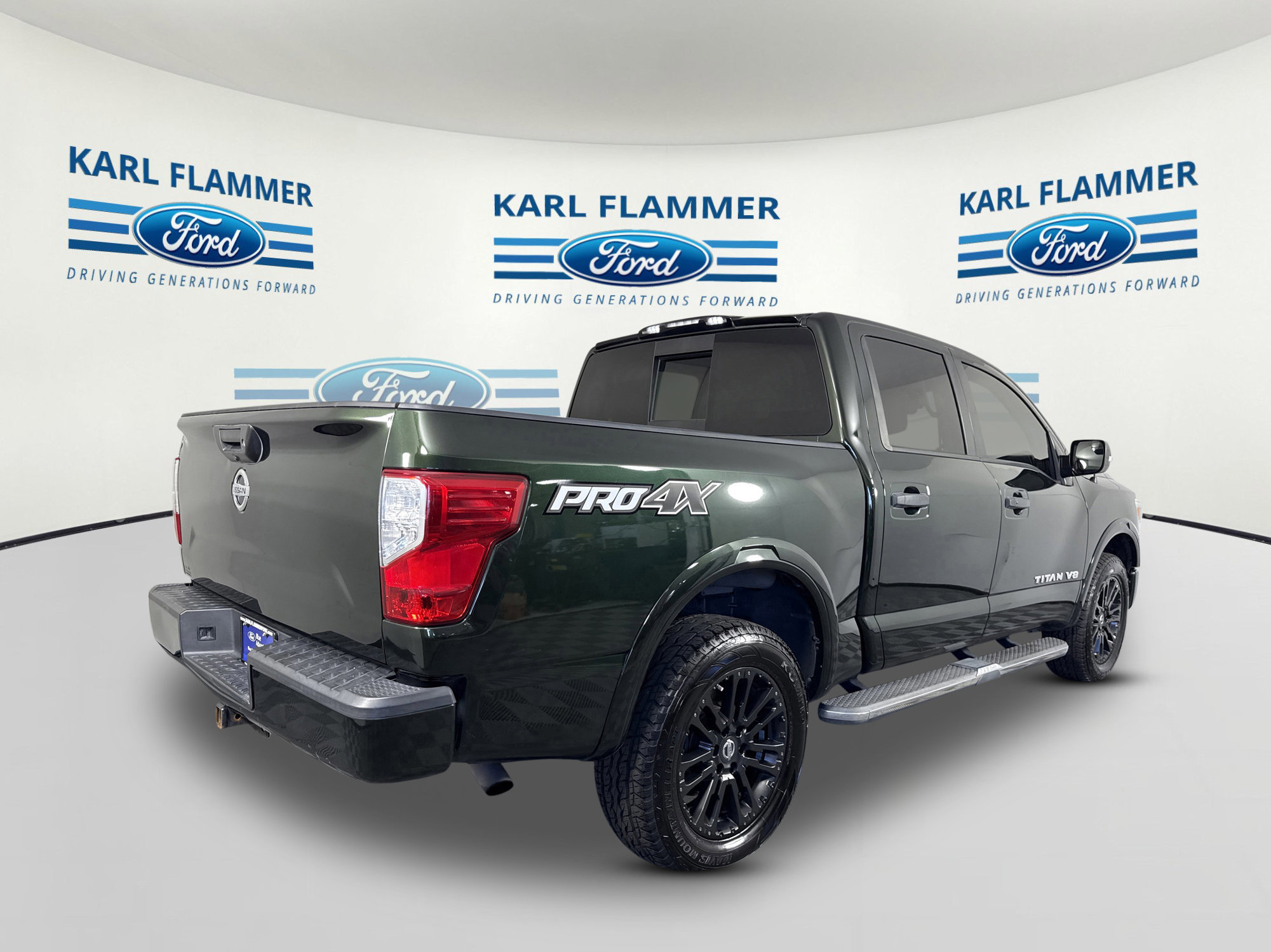 Used 2019 Nissan Titan PRO-4X image 3