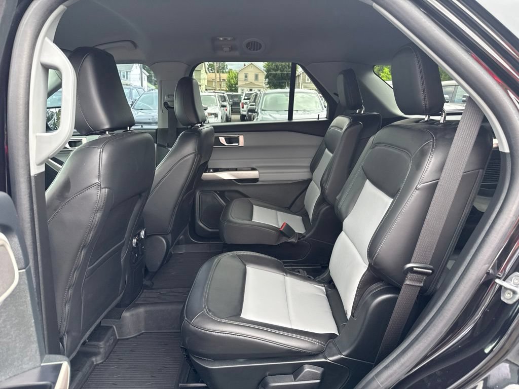 Certified 2023 Ford Explorer XLT w/ Equipment Group 202A AWD/4WD image 15