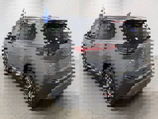 Used 2023 Nissan Rogue SL image 3