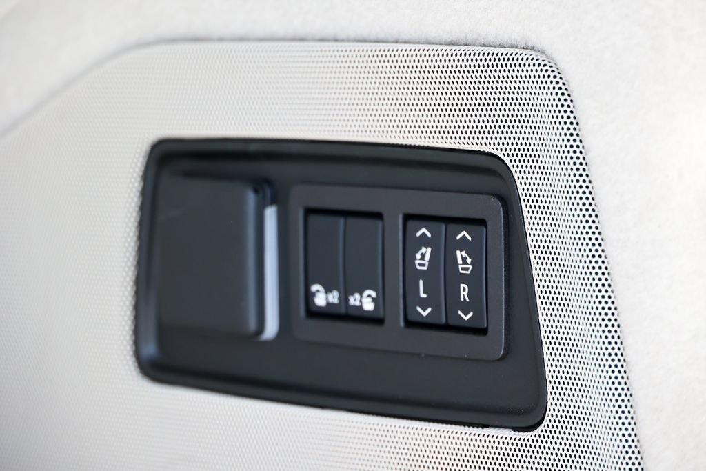 Used 2025 Cadillac Escalade Premium Luxury Platinum AWD/4WD image 44
