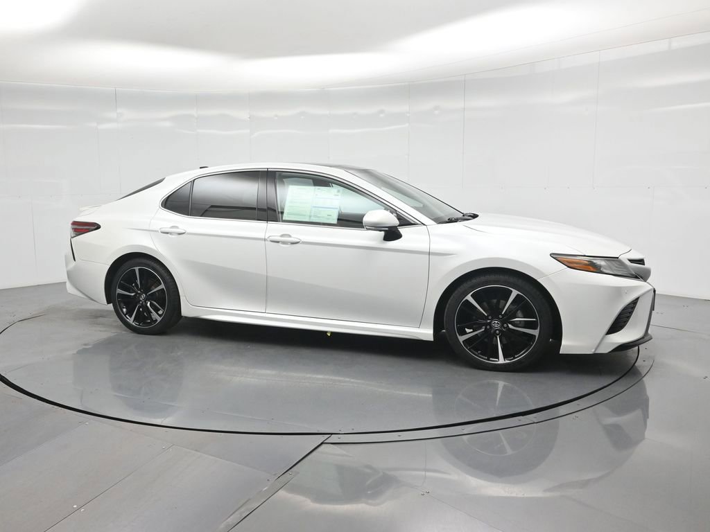 Used 2019 Toyota Camry XSE image 3