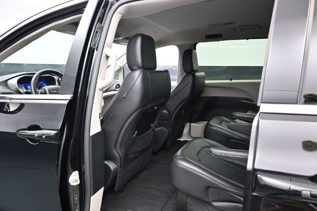 Used 2024 Chrysler Pacifica Touring-L FWD image 19