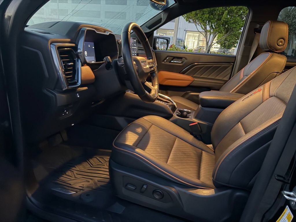 Used 2023 GMC Canyon AT4 w/ AT4 Premium Package AWD/4WD image 12