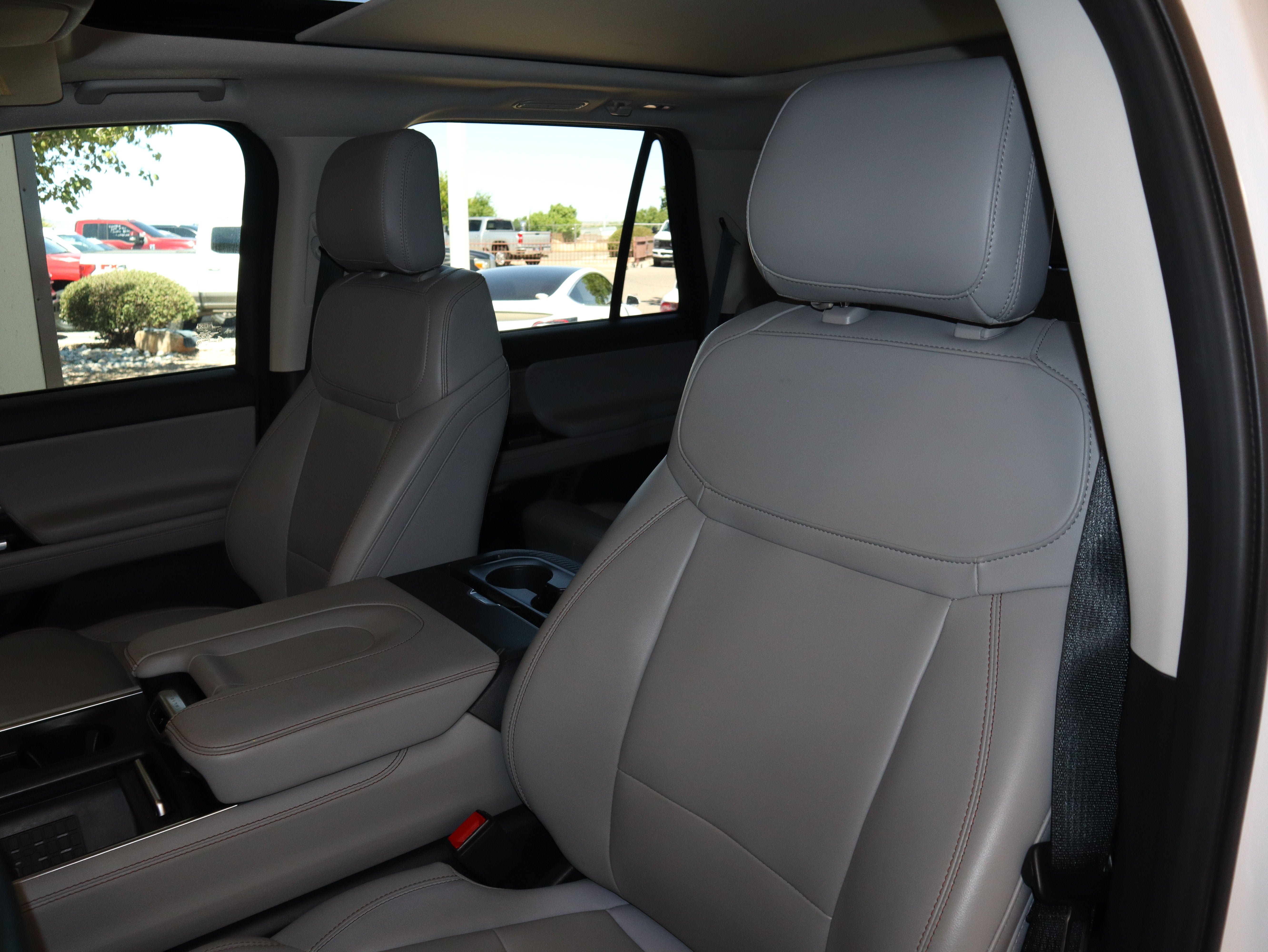 Certified 2025 Ford Expedition Active AWD/4WD image 33