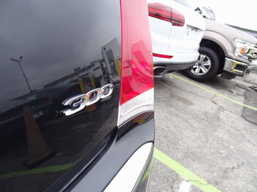 Used 2023 Chrysler 300 Touring image 7