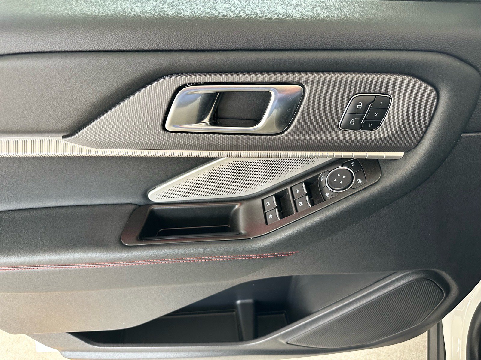 Certified 2025 Ford Explorer ST RWD image 14