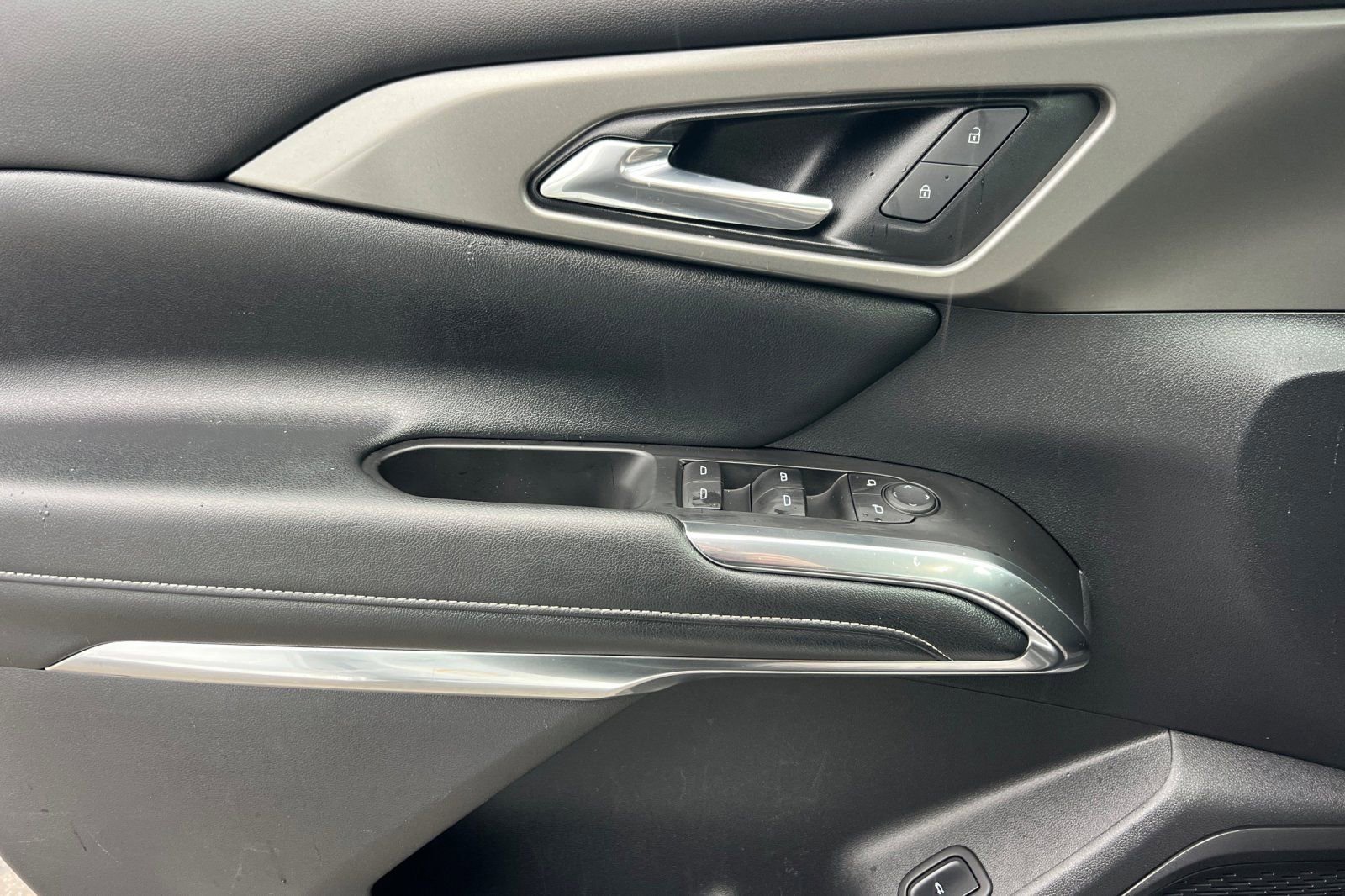 Used 2024 Chevrolet Traverse LT image 12