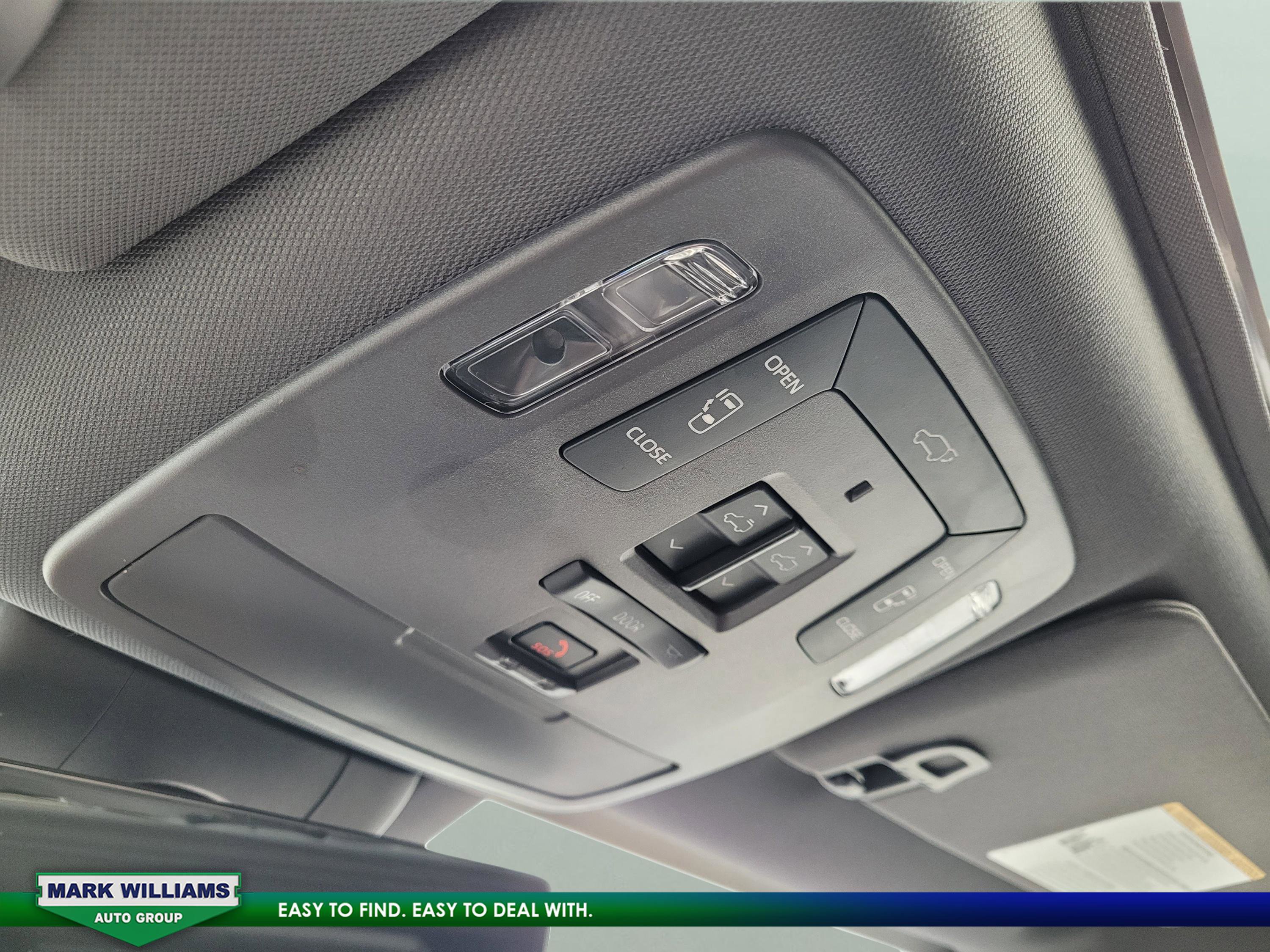 Used 2021 Toyota Sienna Platinum image 32