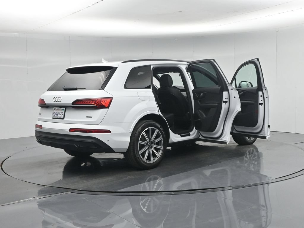 Used 2022 Audi Q7 2.0T Premium Plus w/ Premium Plus Package AWD/4WD image 34