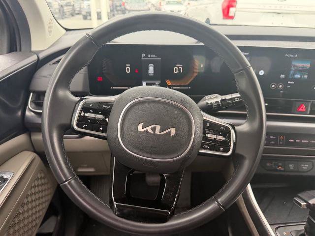 Used 2025 Kia Carnival FWD image 14