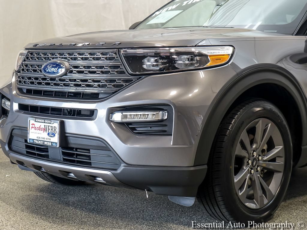 Certified 2021 Ford Explorer XLT w/ Equipment Group 202A AWD/4WD image 3