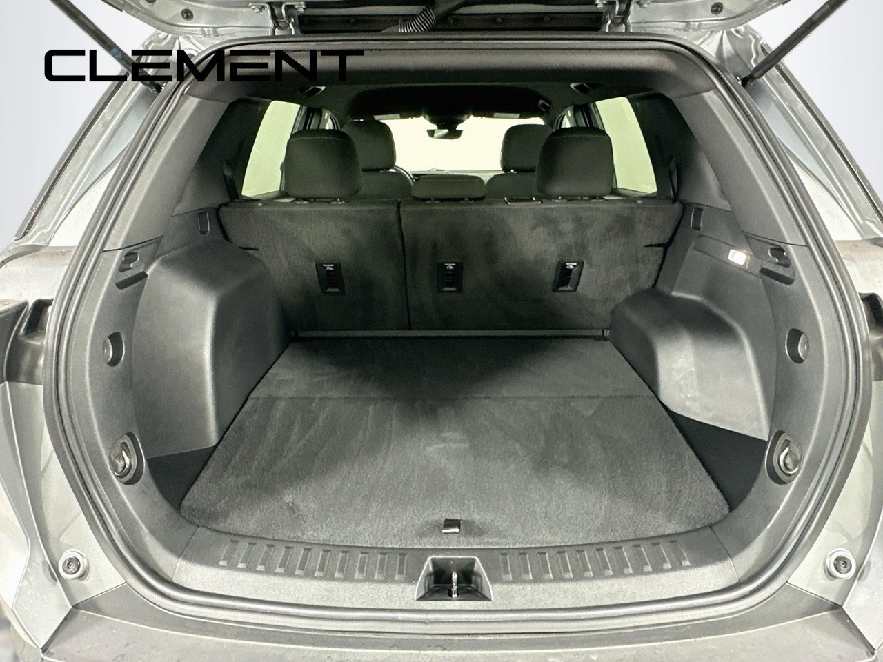 Used 2025 Chevrolet Equinox LT w/ Safety and Technology Package FWD image 11