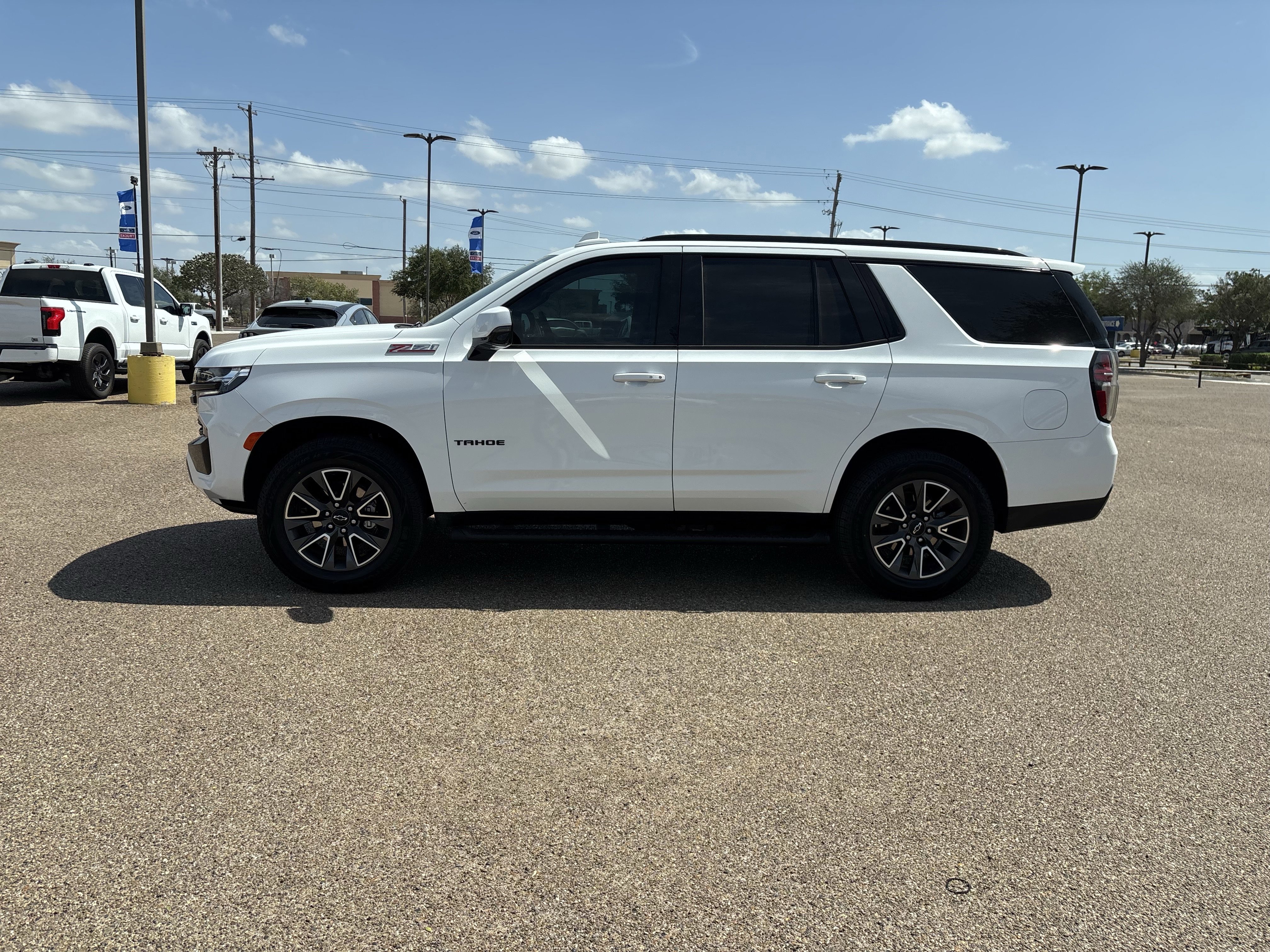 Used 2024 Chevrolet Tahoe Z71 w/ Luxury Package image 3