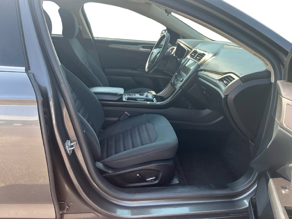 Certified 2017 Ford Fusion SE w/ Fusion SE Technology Package FWD image 22