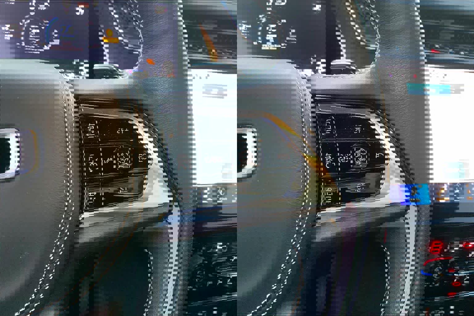 Used 2023 Jeep Grand Cherokee L Overland w/ Advanced Protech Group III image 24