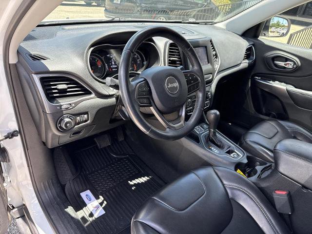 Used 2019 Jeep Cherokee Latitude Plus FWD image 25