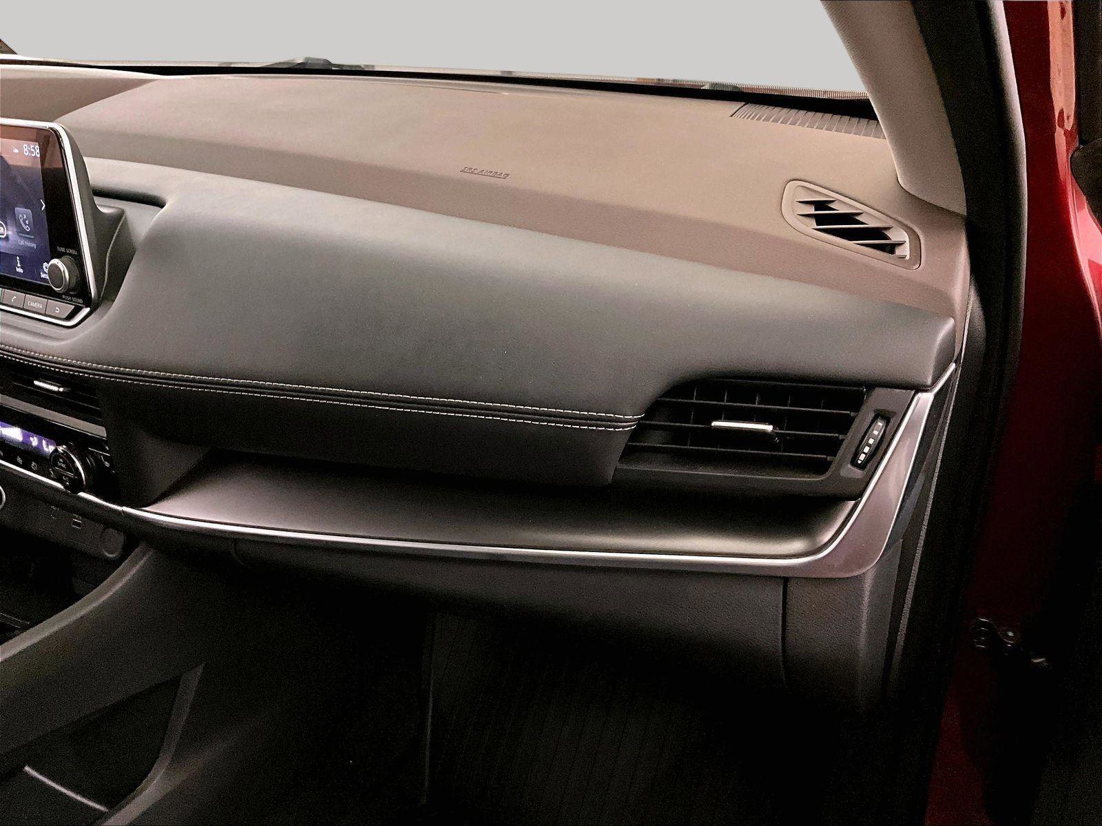 Used 2023 Nissan Rogue SV w/ SV Premium B Package image 15