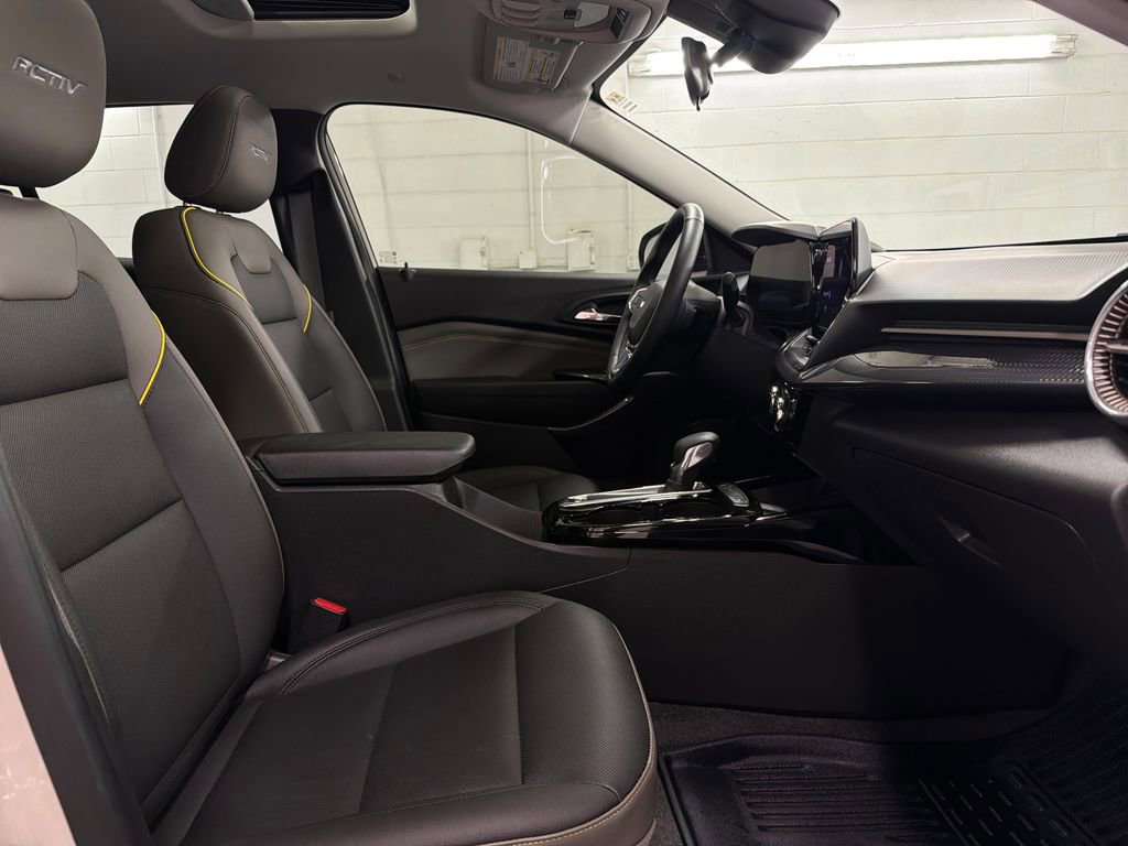 Used 2026 Chevrolet Trax ACTIV w/ Sunroof Package FWD image 30