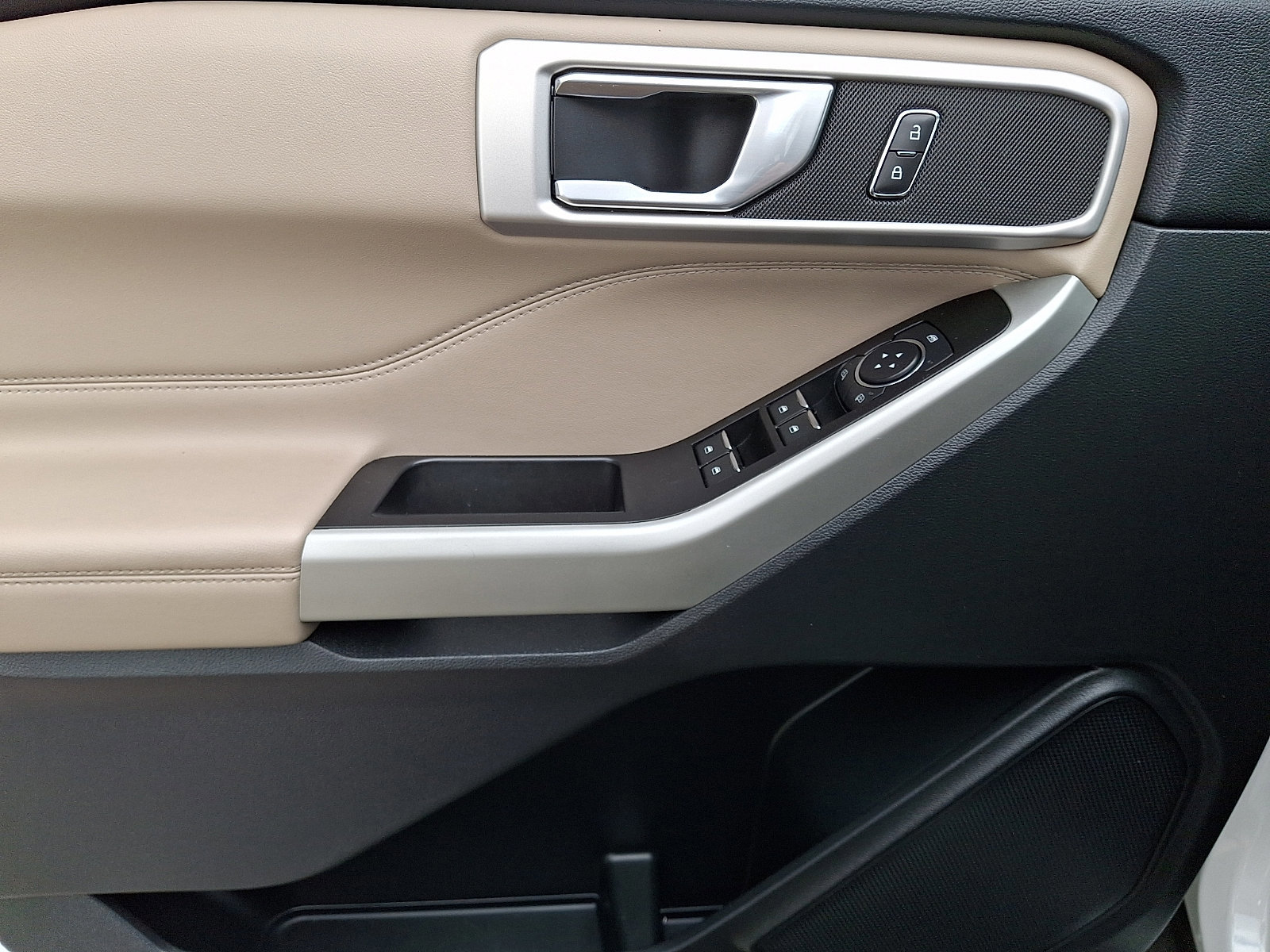 Certified 2021 Ford Explorer XLT w/ Equipment Group 202A image 16