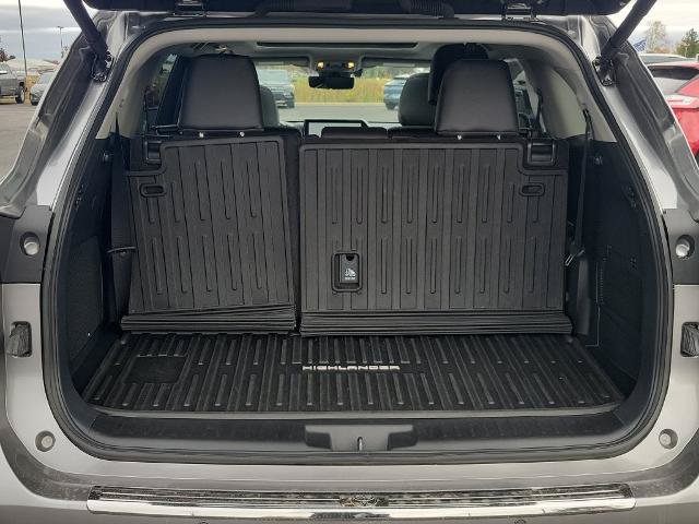 Used 2025 Toyota Highlander Platinum AWD/4WD image 32