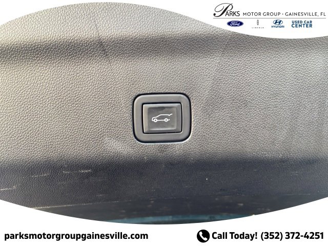 Used 2024 Chevrolet Suburban LT image 14