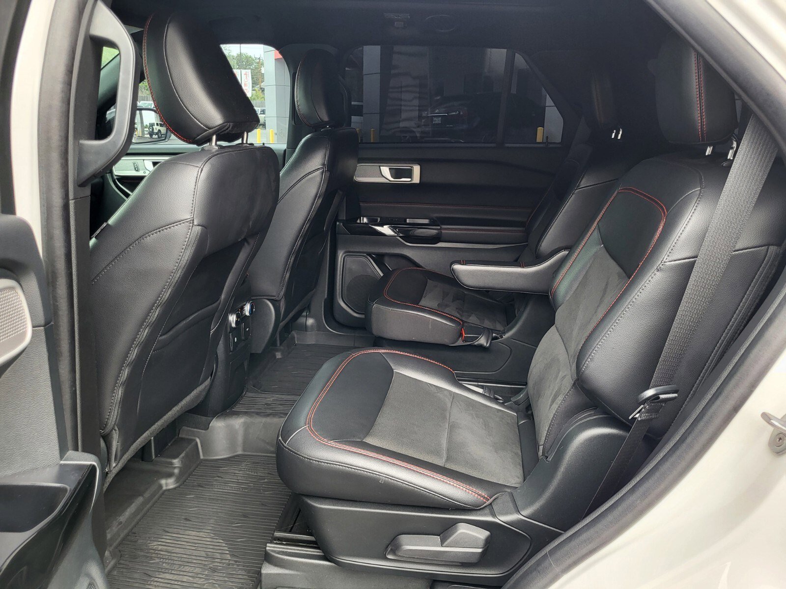 Certified 2023 Ford Explorer ST-Line RWD image 18