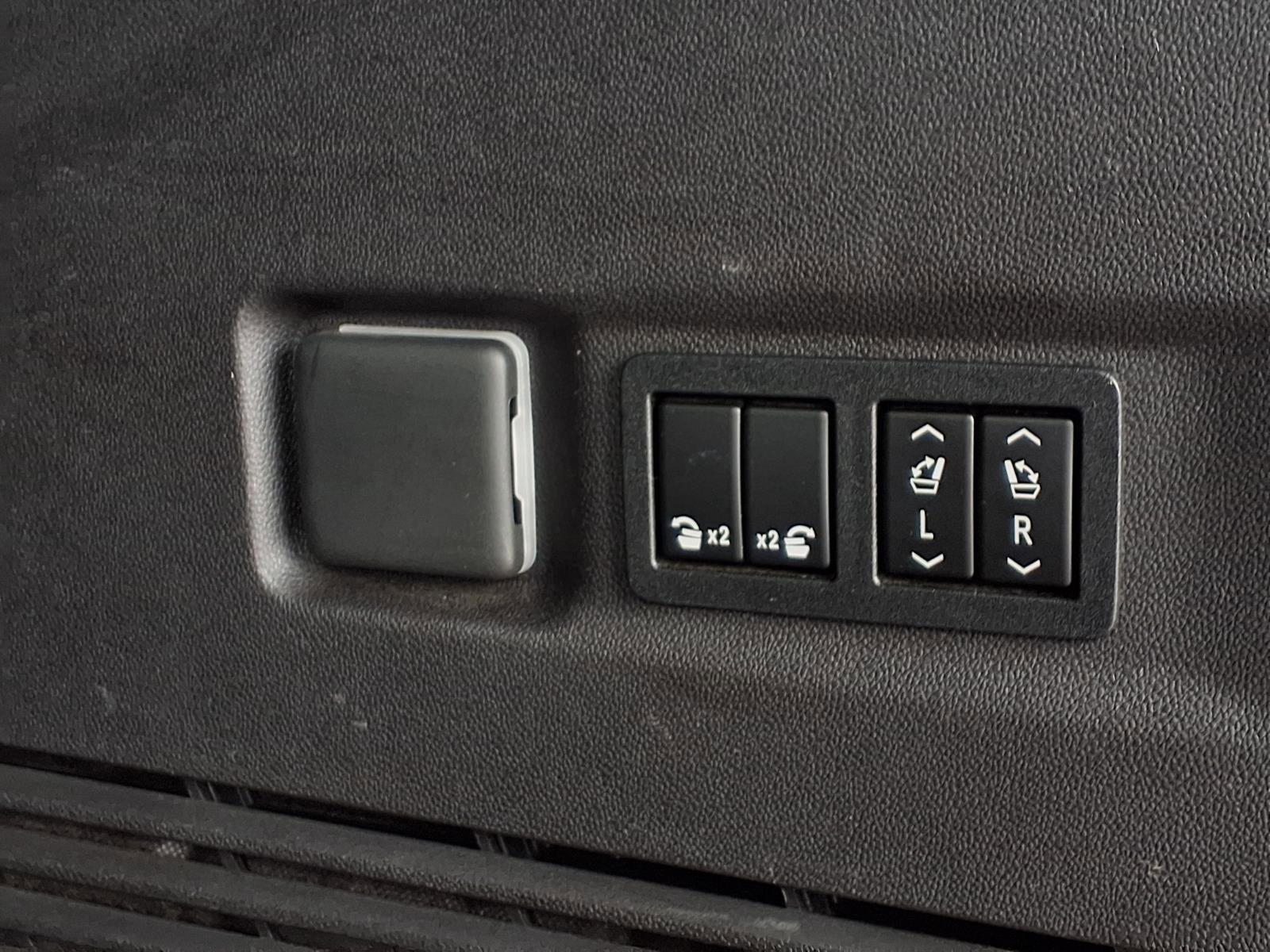 Used 2021 GMC Yukon XL AT4 w/ AT4 Premium Package AWD/4WD image 14