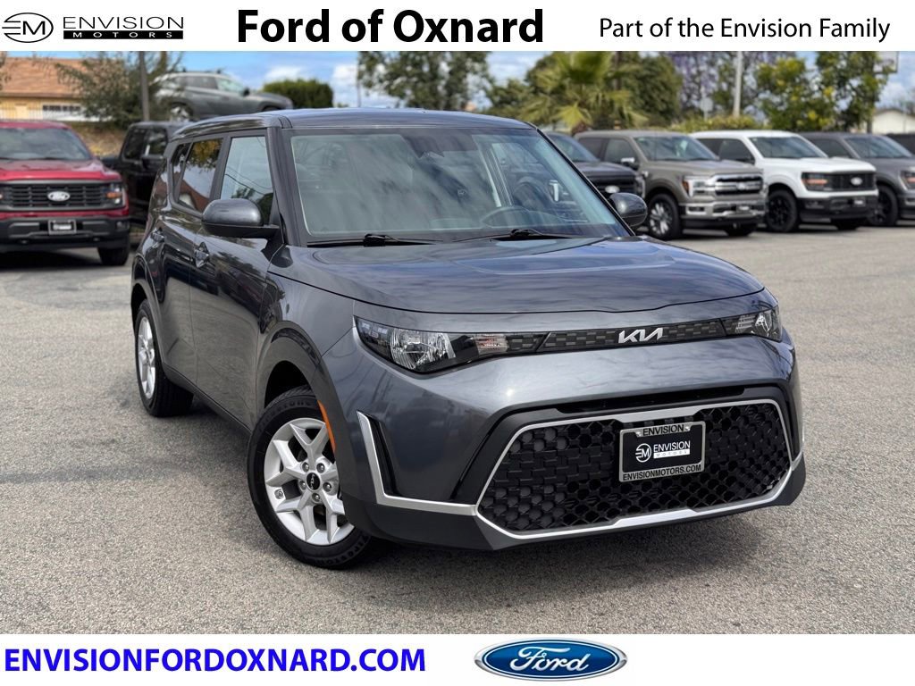 Used 2023 Kia Soul LX w/ Option Group 015 FWD image 1