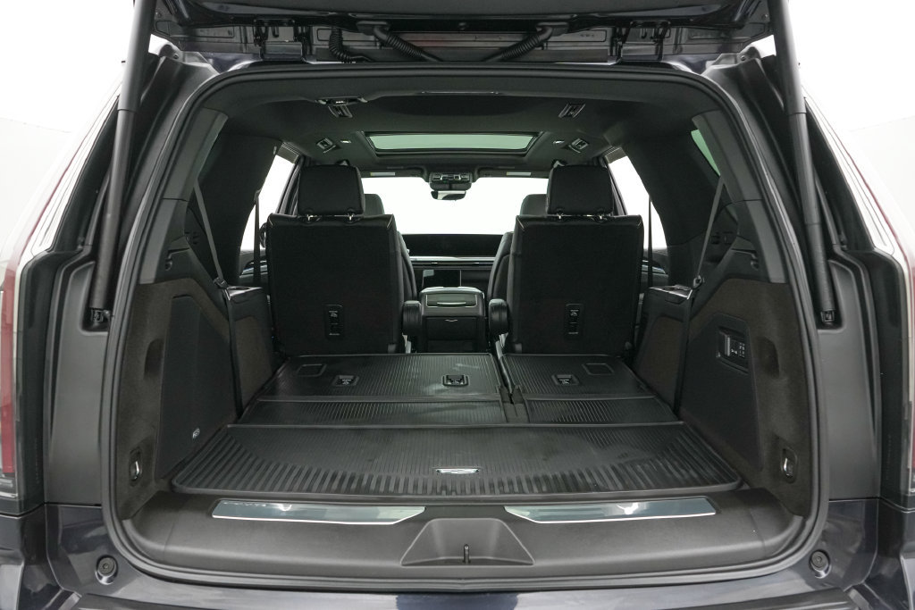 Used 2026 Cadillac Escalade Luxury w/ LPO, Radiant Package AWD/4WD image 30