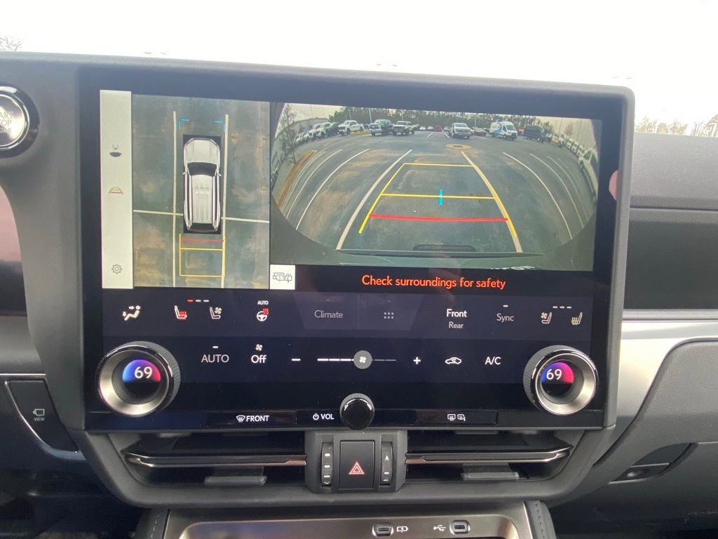 Used 2025 Lexus GX 550 w/ Accessory Package (Z1) image 16