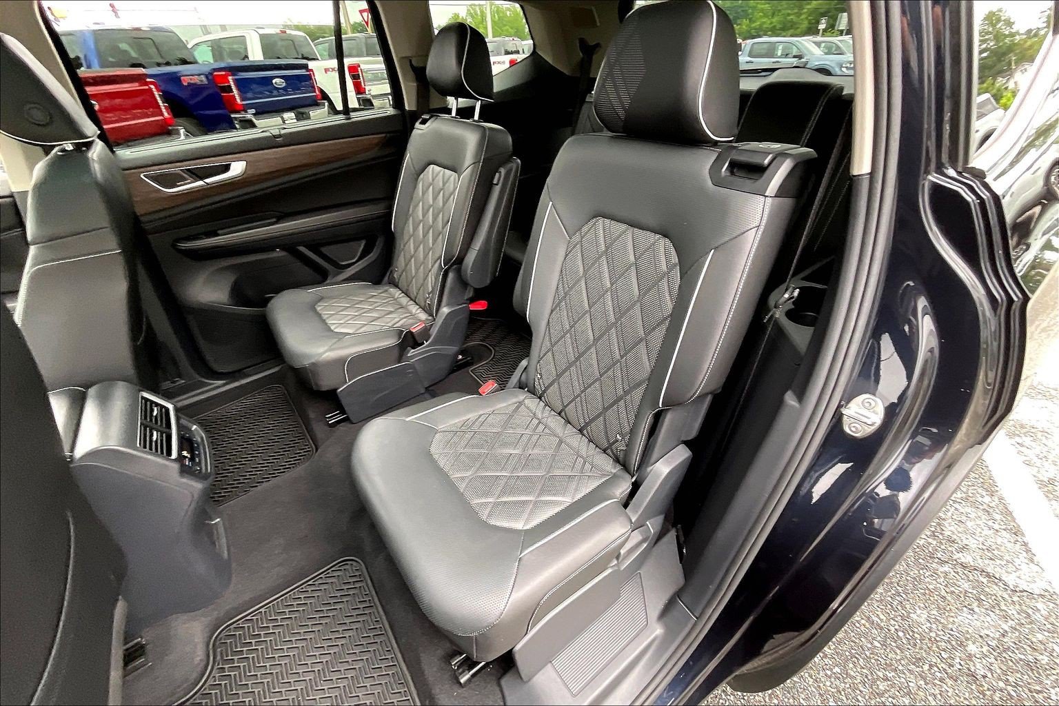 Used 2025 Volkswagen Atlas SEL Premium R-Line AWD/4WD image 25