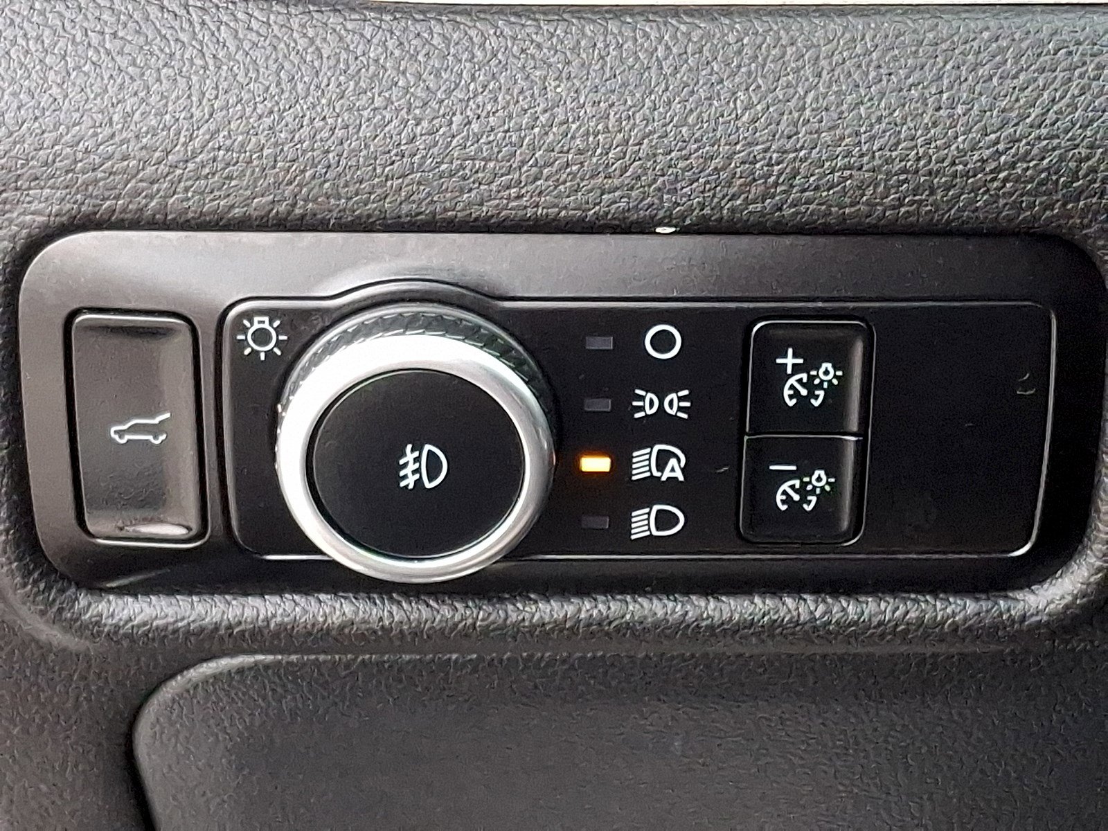 Certified 2023 Ford Explorer XLT w/ Equipment Group 202A image 25