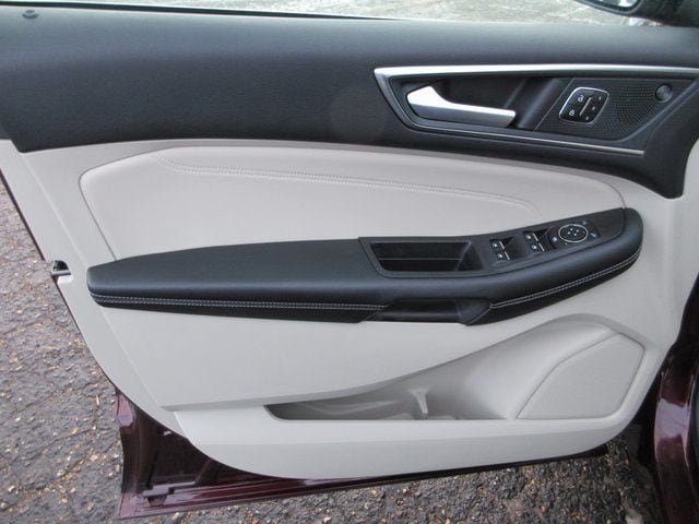 Certified 2024 Ford Edge Titanium AWD/4WD image 12