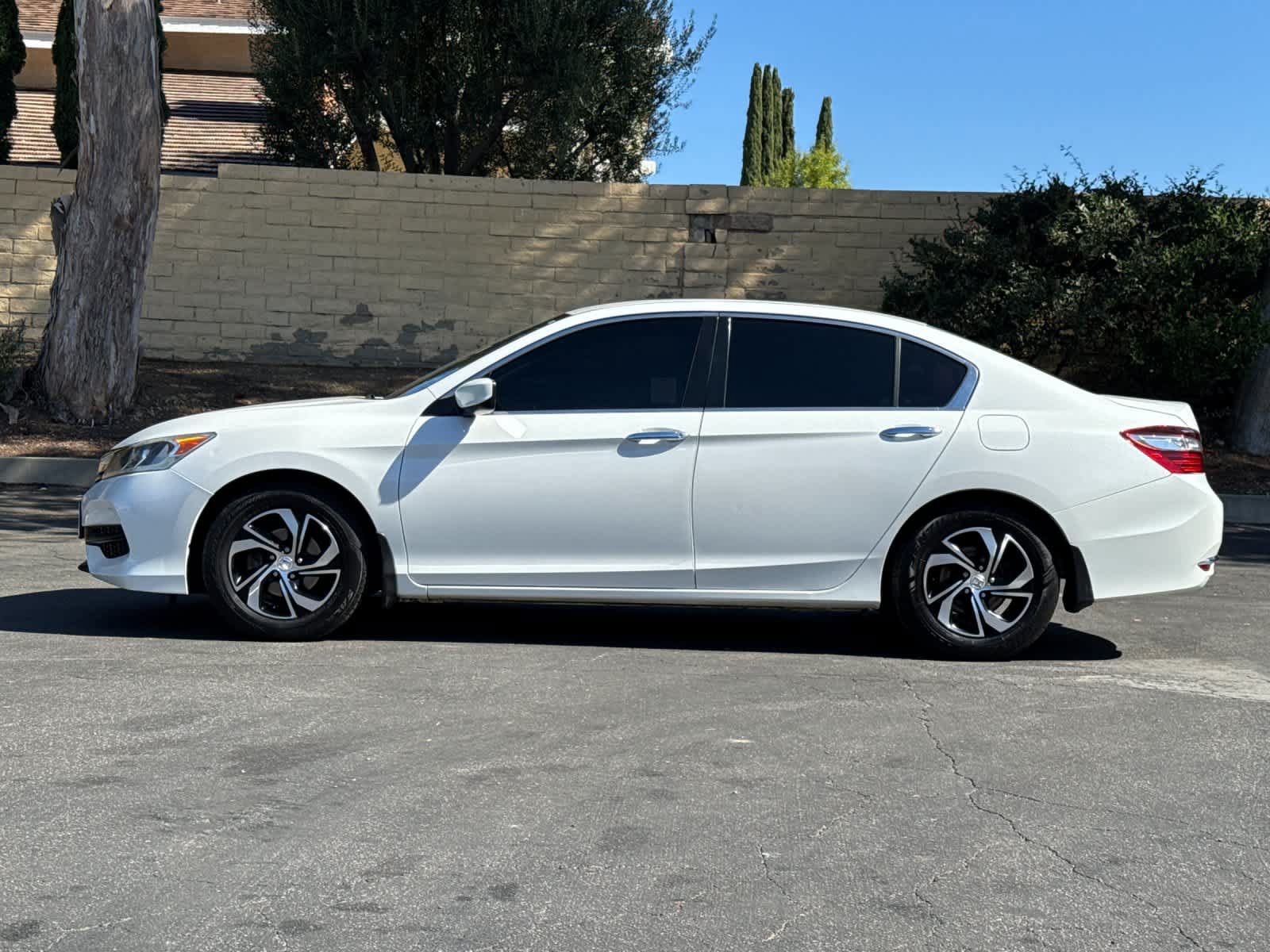 Used 2017 Honda Accord LX image 5
