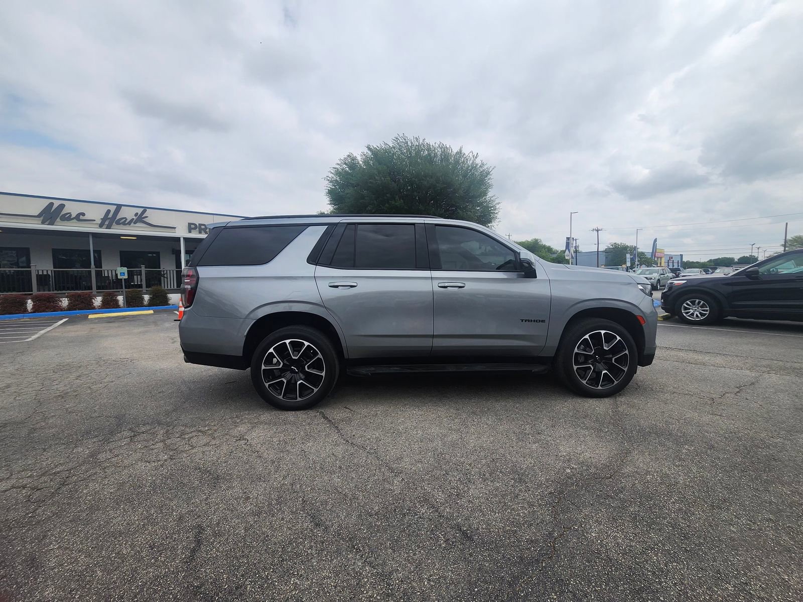 Used 2023 Chevrolet Tahoe RST w/ Sport Performance Package image 2