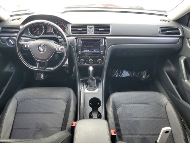 Used 2017 Volkswagen Passat 1.8T R-Line image 8