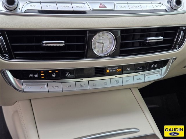 Used 2019 Kia K900 Luxury image 23