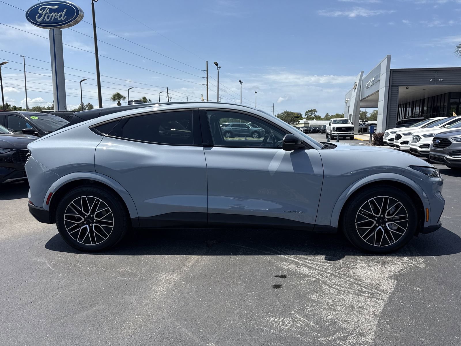 Certified 2025 Ford Mustang Mach-E Premium AWD/4WD image 3