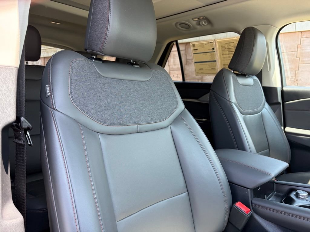 Certified 2025 Ford Explorer Active w/ Active Comfort Package AWD/4WD image 37