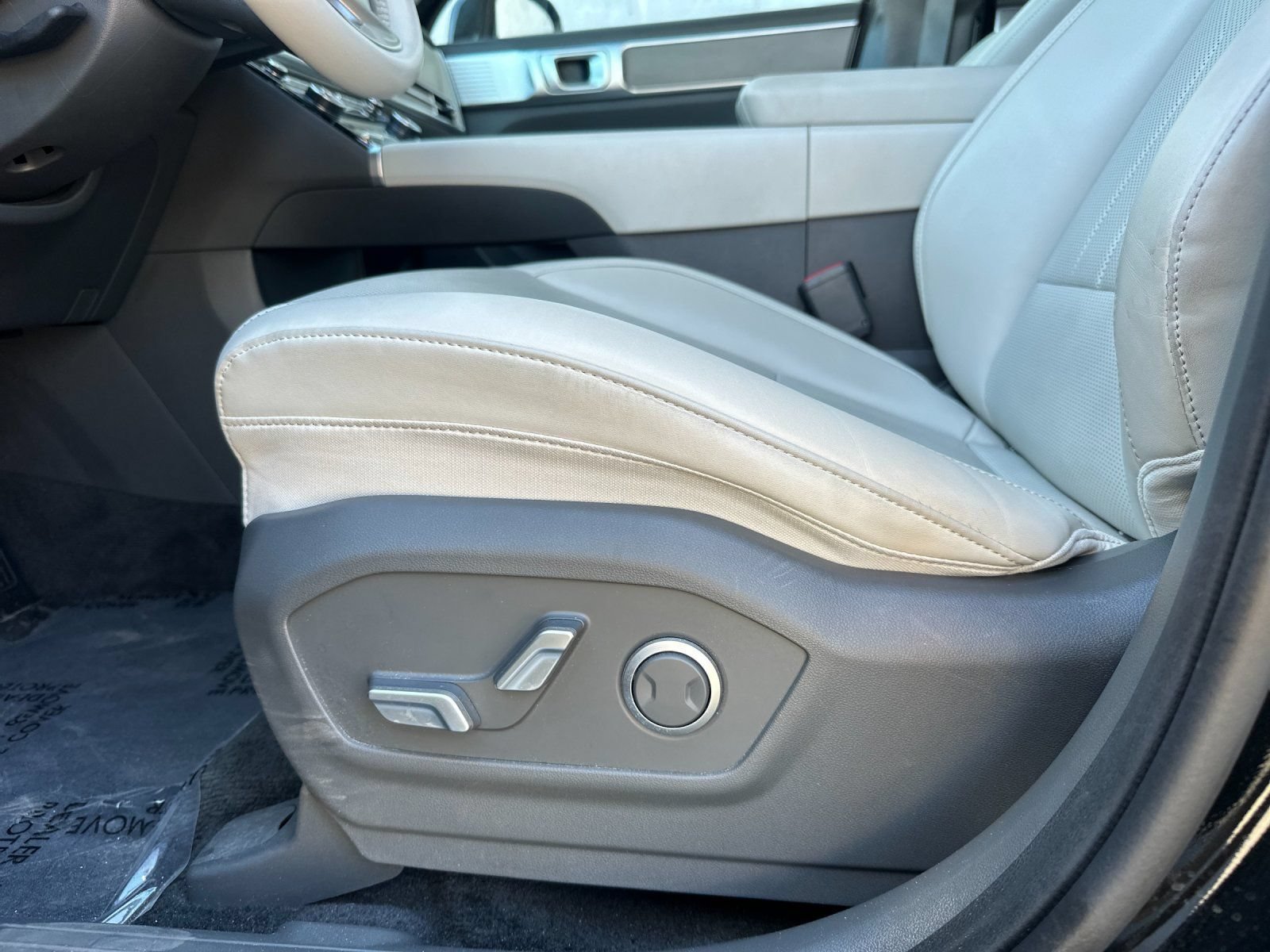Used 2025 Hyundai Santa Fe SEL FWD image 12