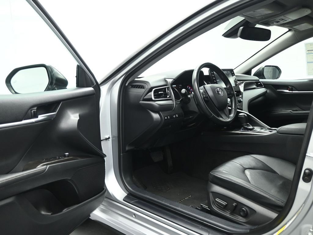 Used 2022 Toyota Camry XSE image 23