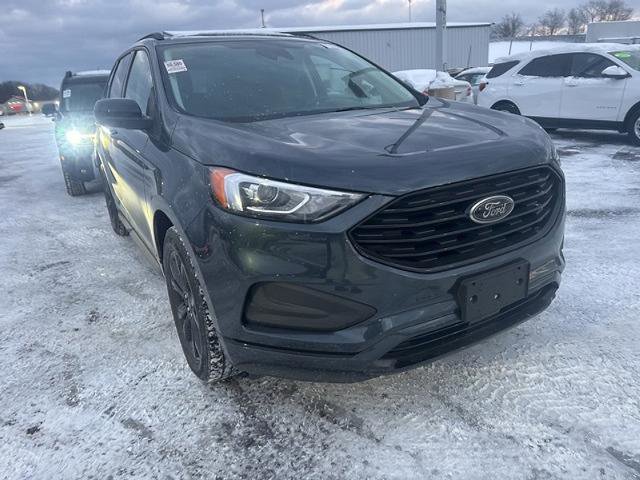 Certified 2022 Ford Edge SE w/ Black Appearance Package image 3