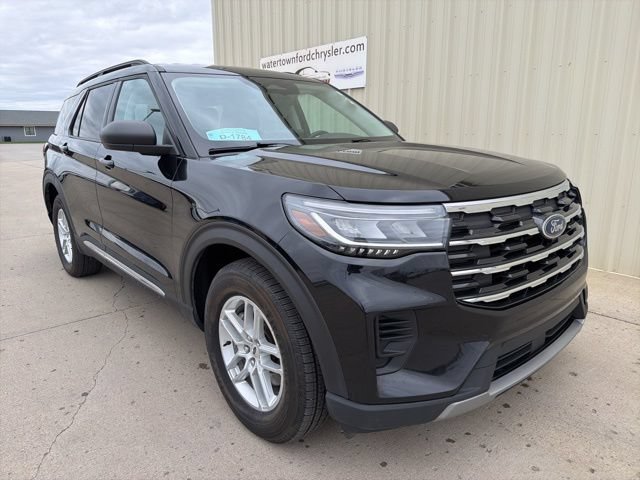 Certified 2025 Ford Explorer Active AWD/4WD image 2
